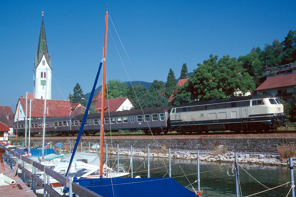https://www.eisenbahnfotograf.de/datei/August 1986/1220203 DB 218400 Sipplingen 7.8.86.jpg